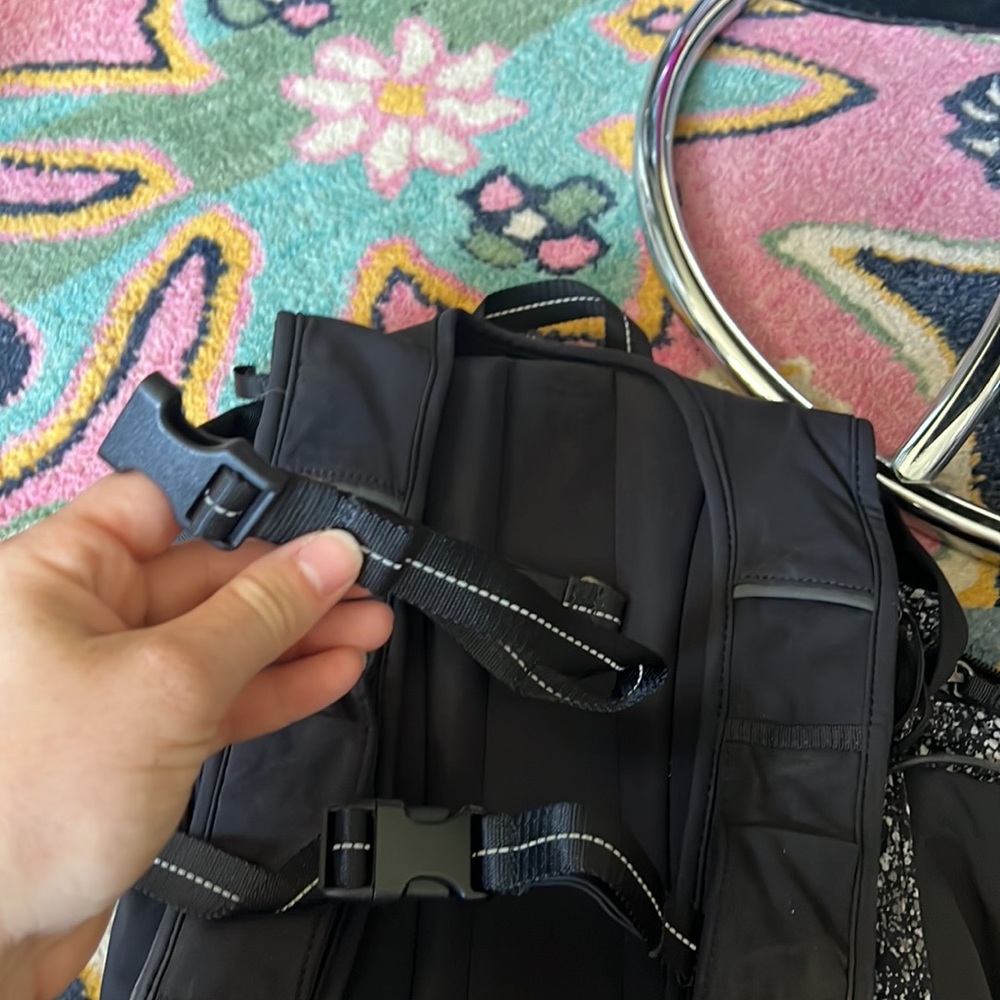 Lululemon Running Backpack - image 6